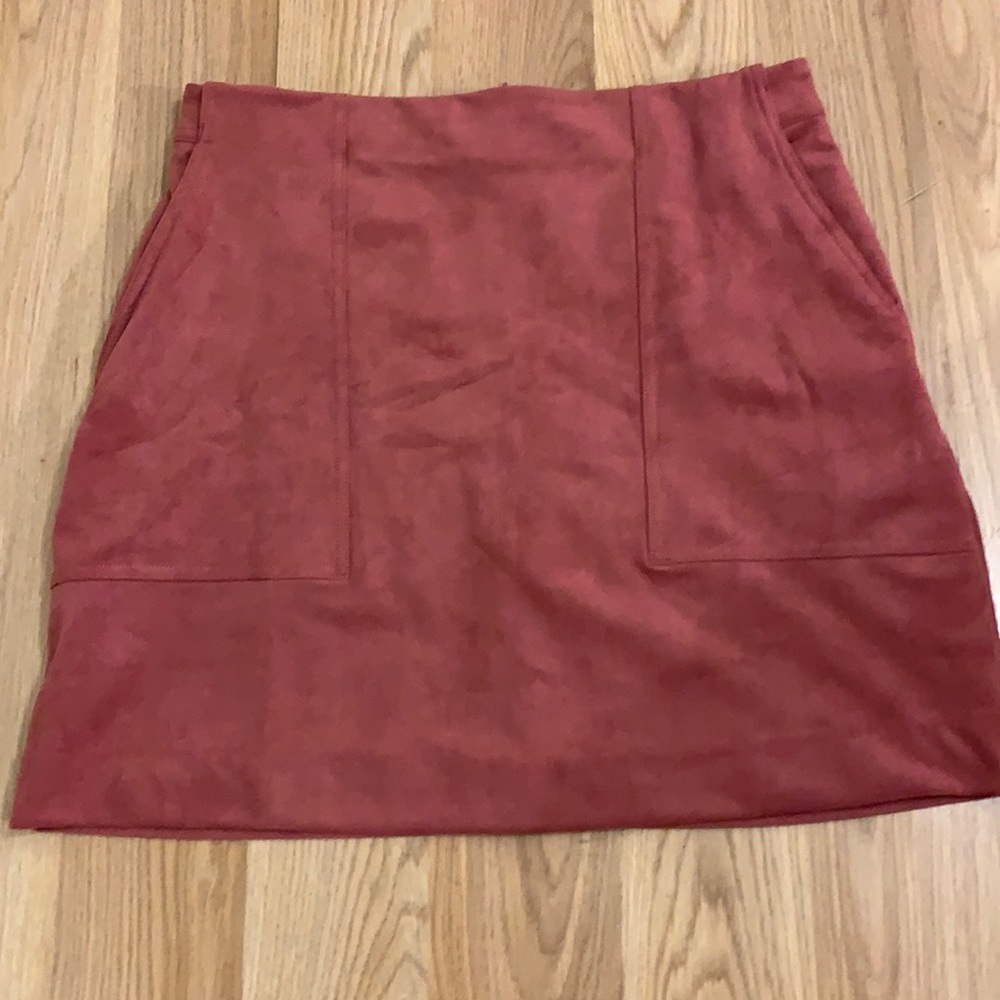 Banana republic vegan suede skirt, NWT